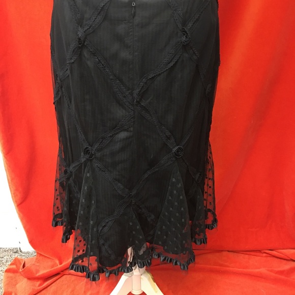 Nanette Lepore lace trim embroidered skirt black size 6 flounce hem - Picture 5 of 7